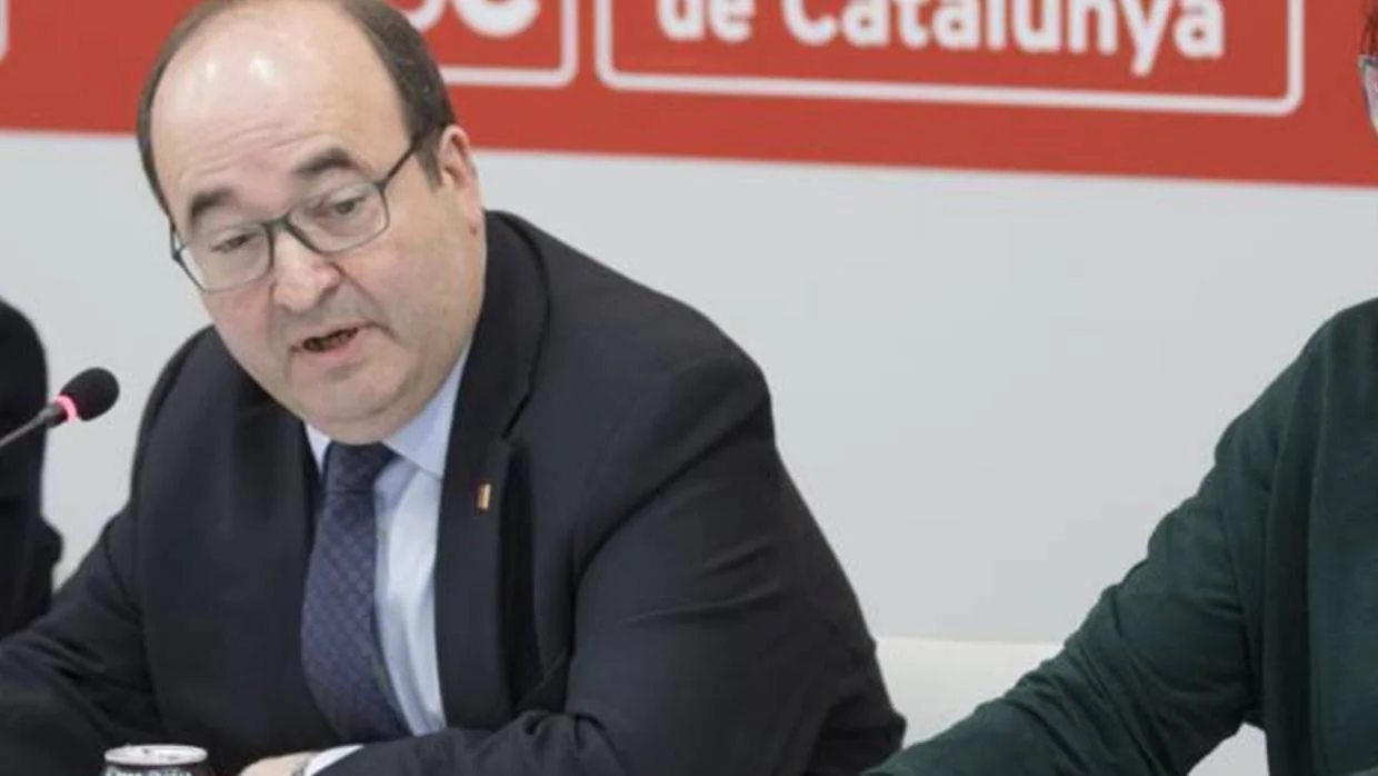 El líder de los socialistas catalanes en una reunión del partido