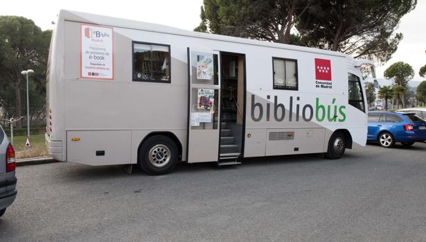 Un Bibliobús de la Comunidad parará todos los viernes junto a la biblioteca municipal cerrada