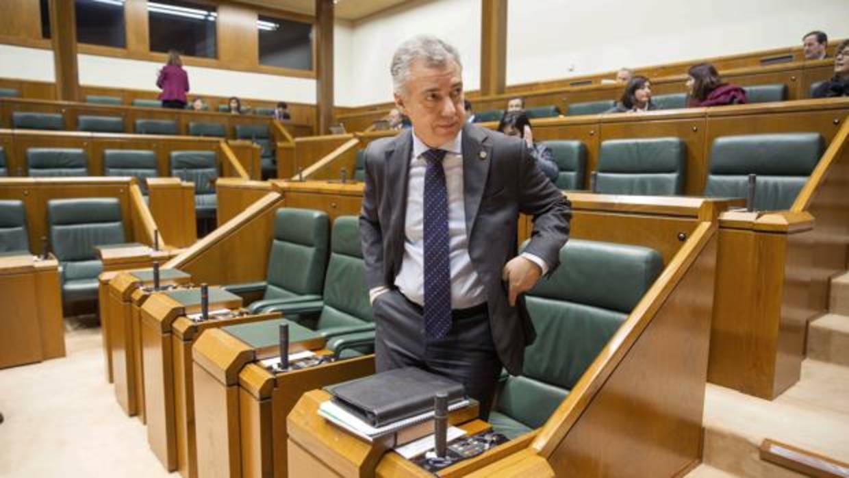 El lendakari, Iñigo Urkullu, durante el pleno de control celebrado hoy el Parlamento Vasco