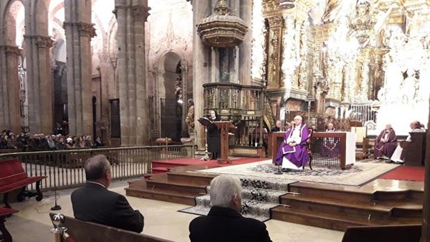 Barrio critica la «cristianofobia» del pregón en una Catedral abarrotada