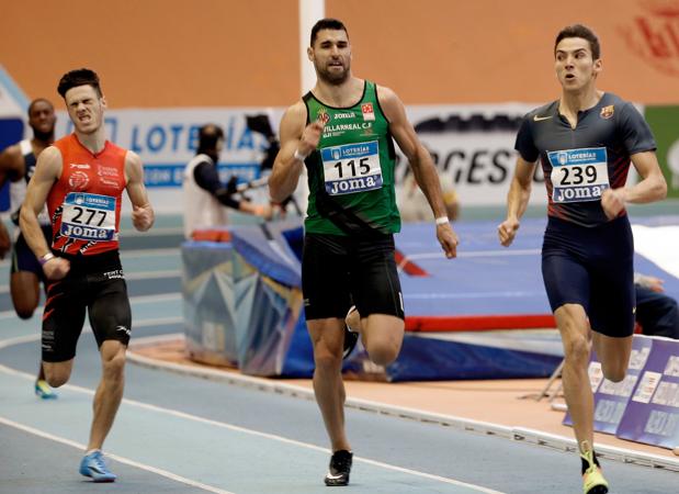 Lucas Búa, campeón de España en pista cubierta de 400 metros, y Javier Yáñez, en altura