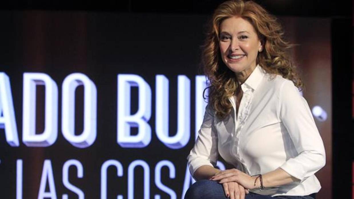 La presentadora, en el plató del programa, que produce Veralia. «Qué bello es volver a casa», dice