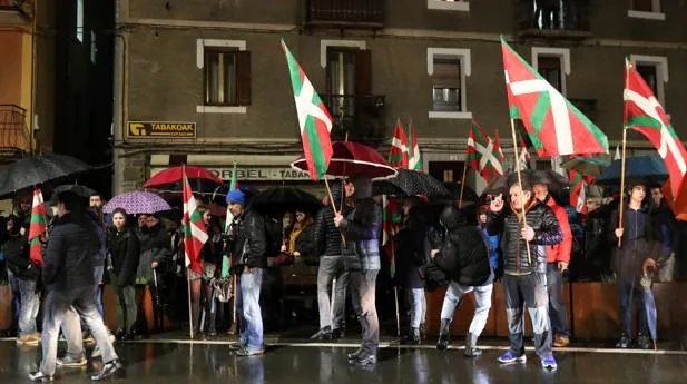 El PP protesta en solitario contra los homenajes a etarras en el País Vasco