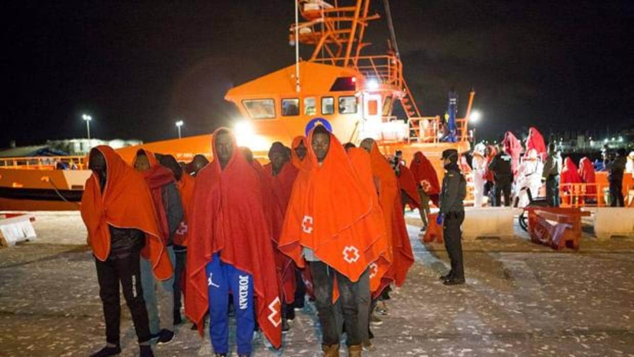 Llegan al puerto de Motril las 42 personas de origen subsahariano que han sido rescatadas esta noche