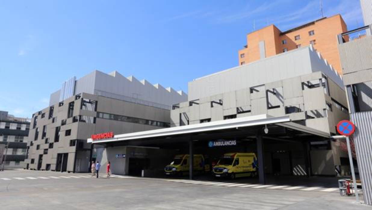 Entrada de Urgencias en el Hospital Clínico de Valladolid donde ha ingresado el hermano de la menor fallecida