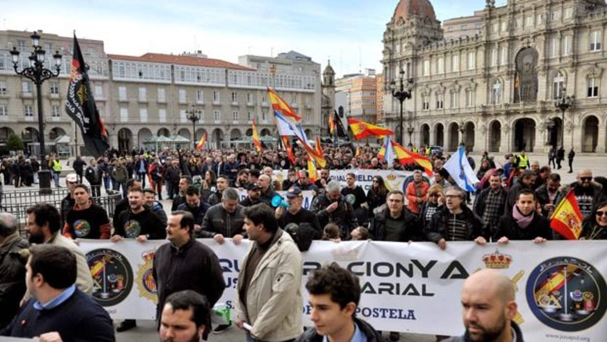 Centenares de agentes de la Policía Nacional y de la Guardia Civil, en La Coruña el pasado martes
