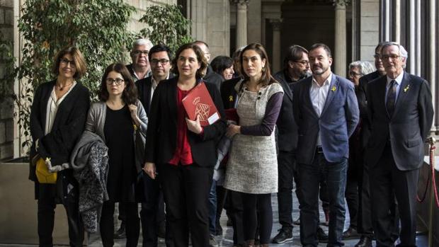 Colau recibe a los familiares de los políticos presos: «Esto va de Derechos Humanos»