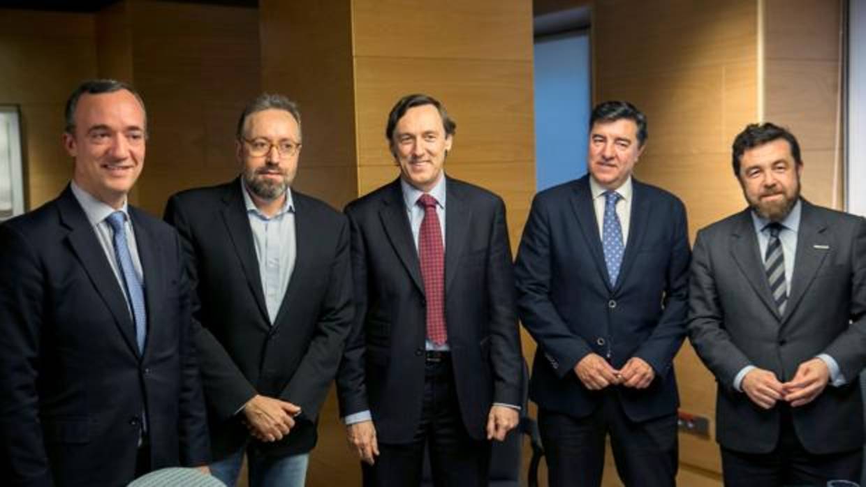 Imagen de la reunión que PP y Ciudadanos han mantenido hoy en el Congreso de los Diputados