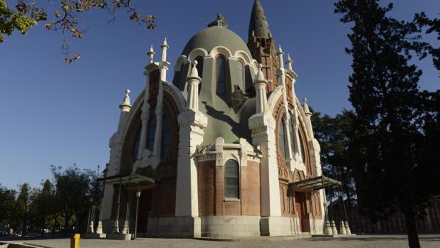 Llegan las primeras rutas turísticas al cementerio de La Almudena