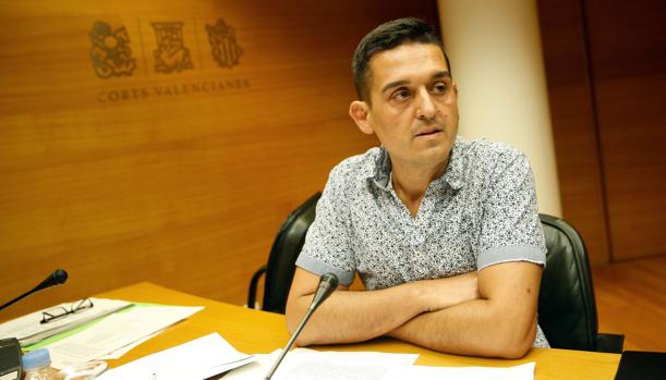 La Fiscalía investiga al alcalde de La Serratella por no retirar un escudo franquista del Ayuntamiento