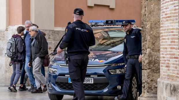 Detenido por increpar y amenazar de muerte a una mujer transexual