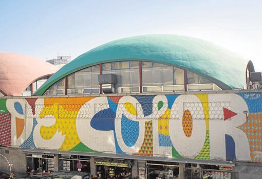 Boa Mistura empapó de pintura las cúpulas del Mercado de la Cebada, a través de una obra de 6.000 metros cuadrados