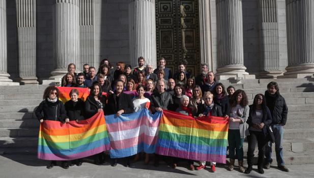 Algunas sanciones de la ley LGTBi de Podemos son más duras que las previstas en la de Seguridad Ciudadana