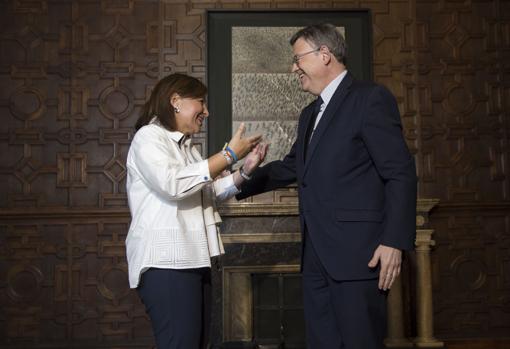 Imagen de Isabel Bonig y Ximo Puig tomada en el Palau de la Generalitat