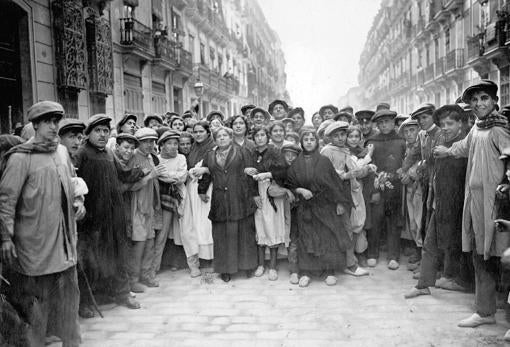 Imagen de una manifestación de mujeres en Valencia tomada en 1916