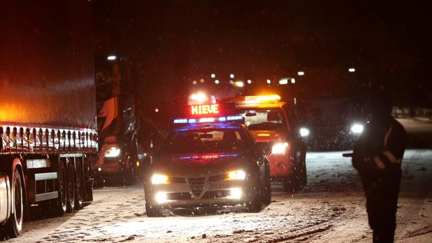 Temperaturas bajo cero y carreteras cortadas por el temporal de nieve en Galicia