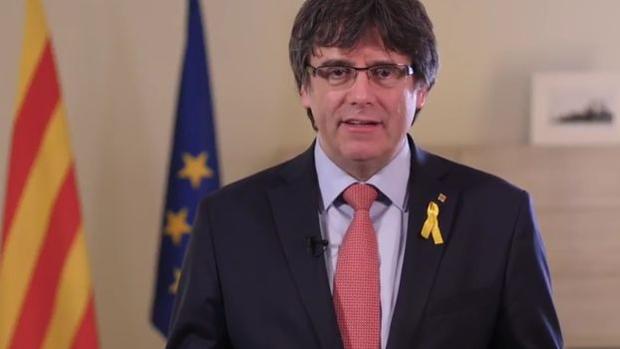Puigdemont renuncia «provisionalmente» a la investidura y señala a Sànchez como candidato