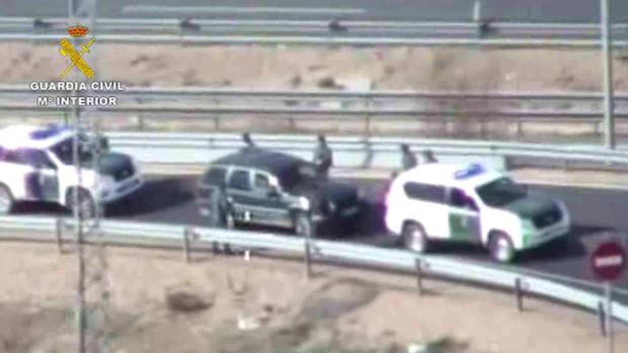 La Guardia Civil interceptó el vehículo de los furtivos cuando se incorporaba a la autovía A-42