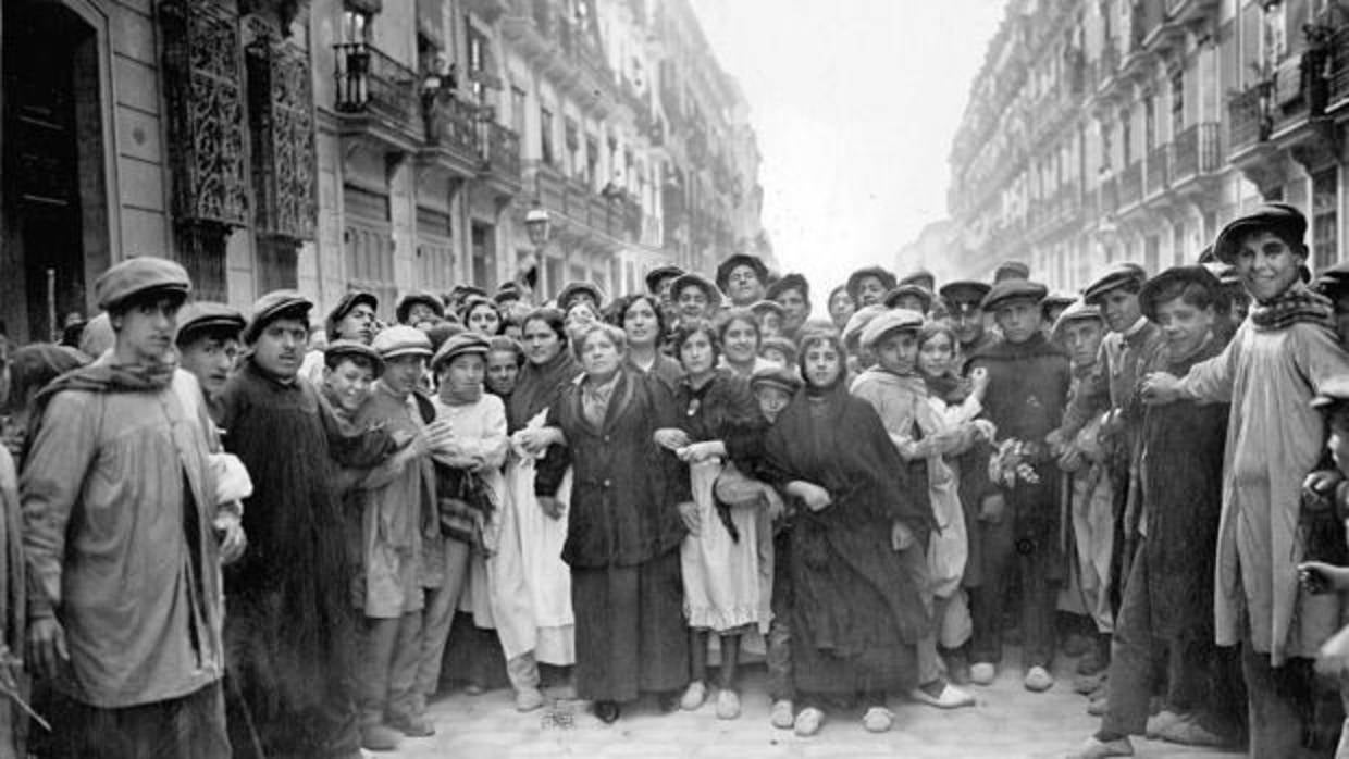 Imagen de la manifestación en Valencia que ilustró la portada de ABC el 1 de marzo de 1916