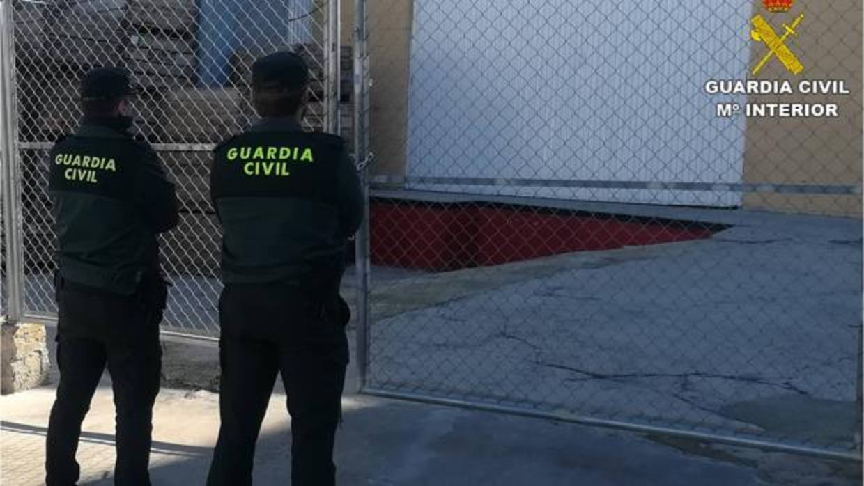 Los agentes de la Guardia Civil que detuvieron a los tres empresarios en Villajoyosa