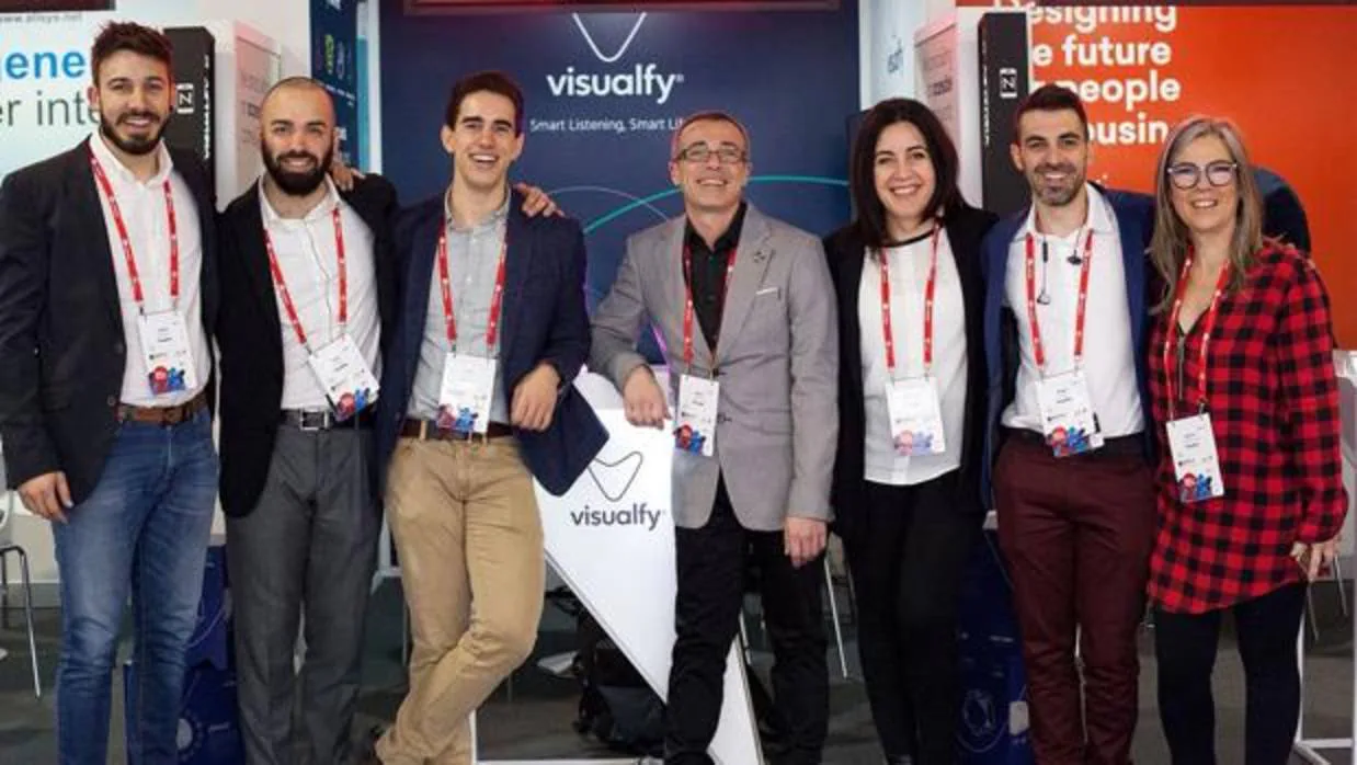 Integrantes de la empresa Visualfy, creadora del aparato para mejorar la vida de las personas sordas