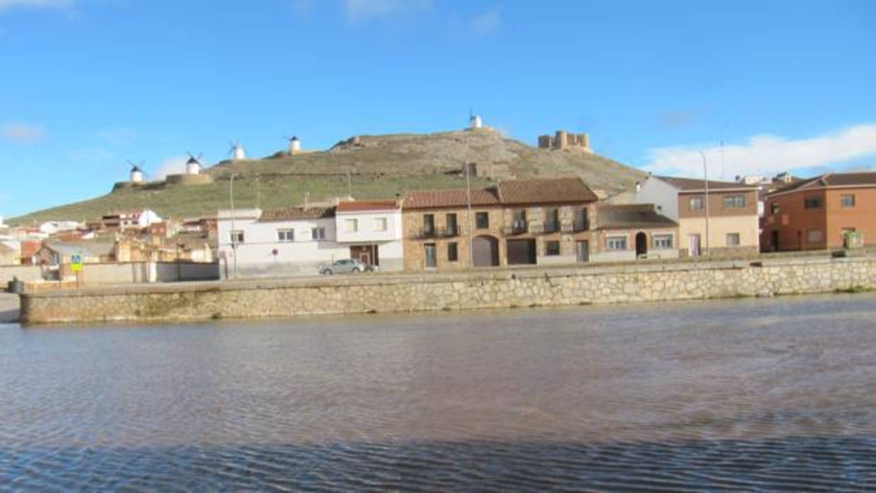 Nuevo aspecto del Amaraguillo a su paso por Consuegra