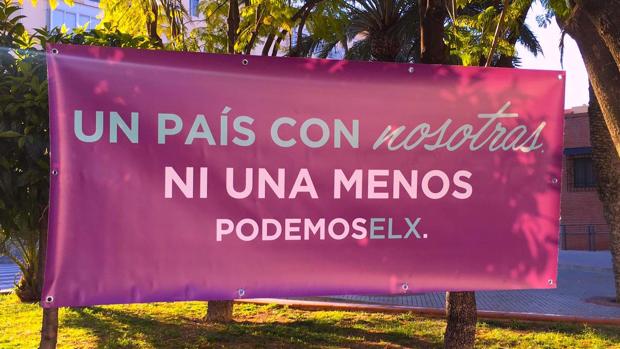 Podemos monta una guardería en su sede de Elche para que las mujeres vayan a la huelga del 8-M