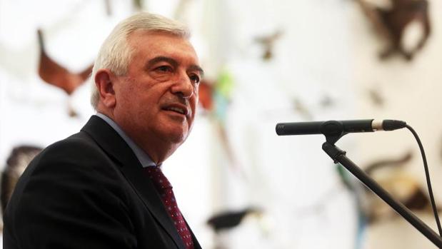 Viaño busca la reelección para pilotar la «transformación digital» de la USC