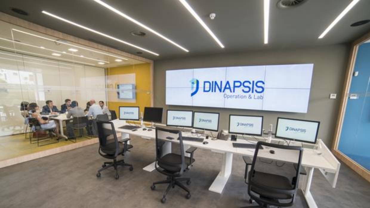 Directivos y técnicos de Dinapsis reunidos en sus instalaciones de Benidorm