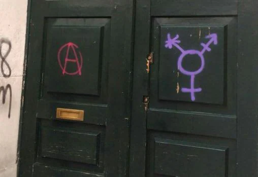 Profanan una Iglesia en Madrid con pintadas a favor del feminismo radical