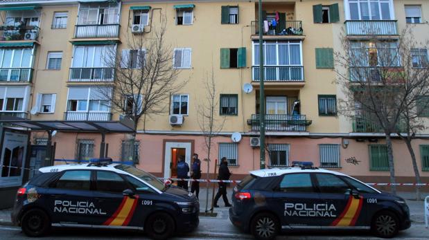 Hallan un cadáver con signos de violencia y descompuesto en Ciudad Lineal