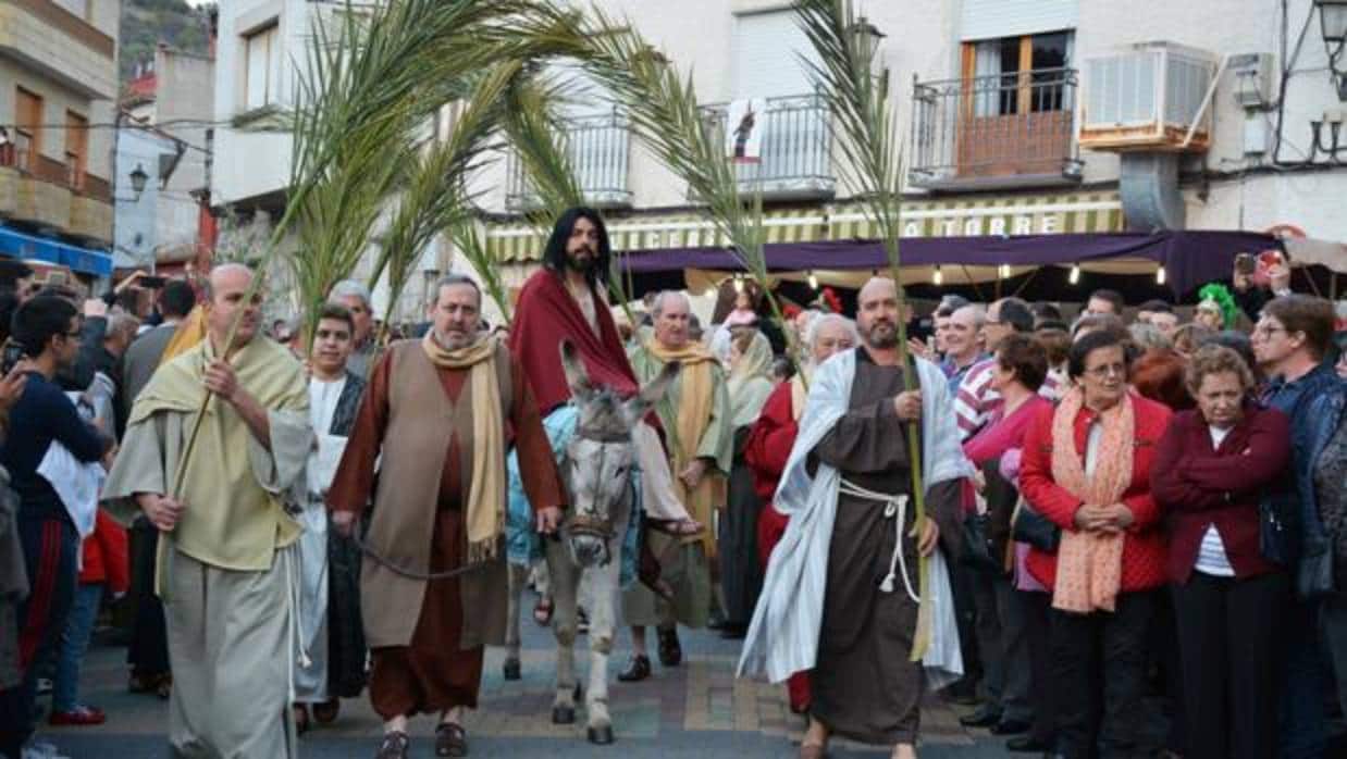 Representación de la entrada de Jesús a Jerusalén por las calles de El Real de San Vicente