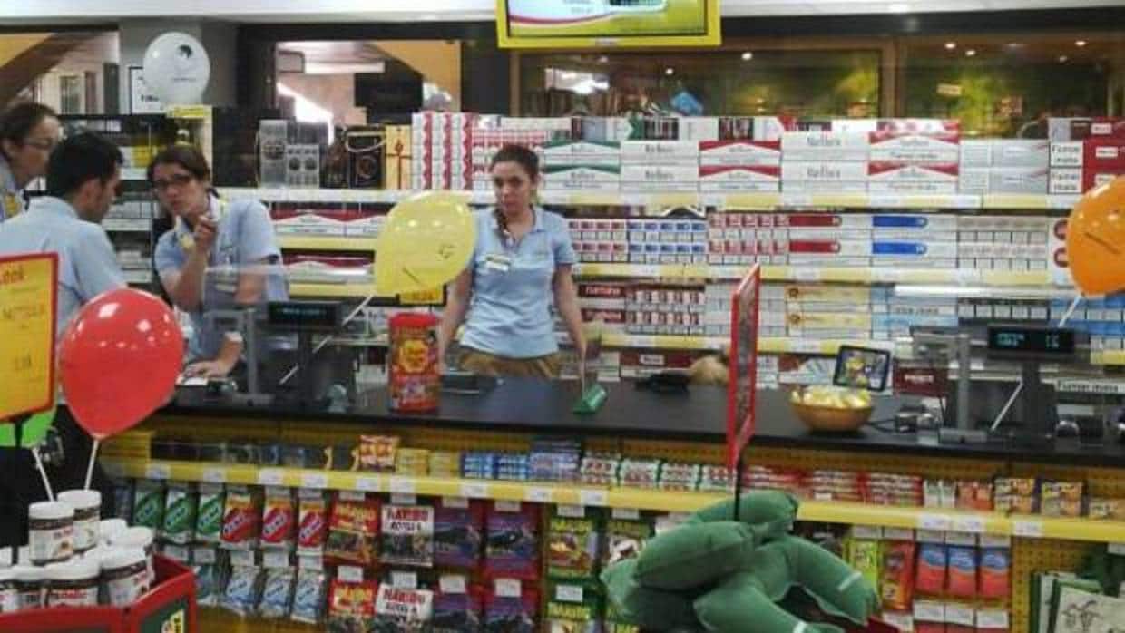 Tabaco en un supermercado ubicado en zona turística de Canarias