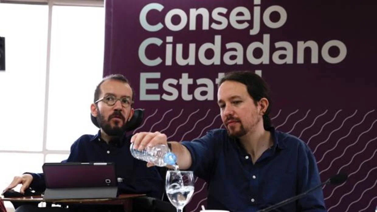 El líder de Podemos, Pablo Iglesias, y el secretario de Organización de Podemos, Pablo Echenique, durante la reunión del Consejo Ciudadano Estatal