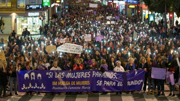 El PSOE quiere que Rajoy comparezca en un pleno monográfico sobre igualdad tras el 8-M