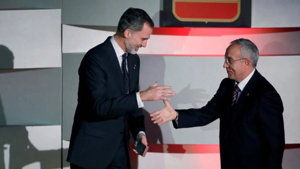 El rey Felipe junto al presidente del COE, Alejandro Blanco durante la XII edición de la Gala Anual del Comité Olímpico Español