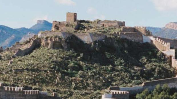 Rescatan en helicóptero a una mujer tras caer con su madre de la parte alta del castillo de Sagunto