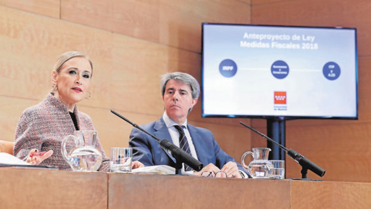 Cristina Cifuentes y Ángel Garrido, ayer, tras el consejo de Gobierno