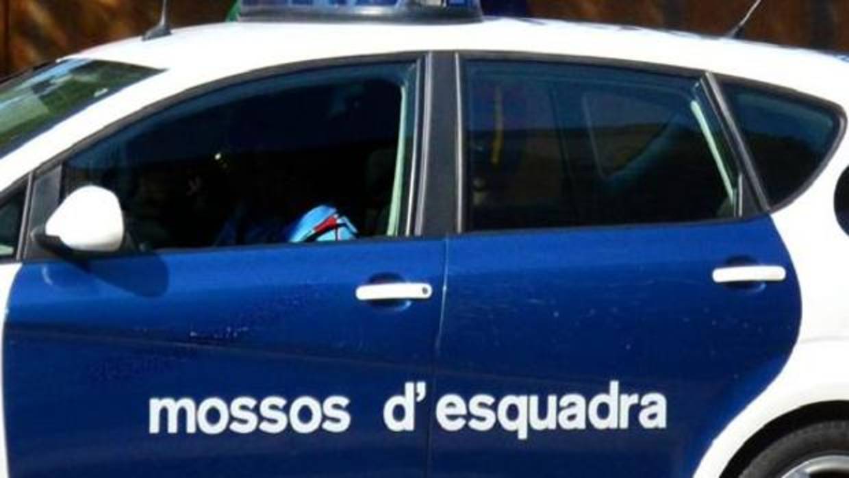 Un coche de los Mossos d'Esquadra en una foto de archivo