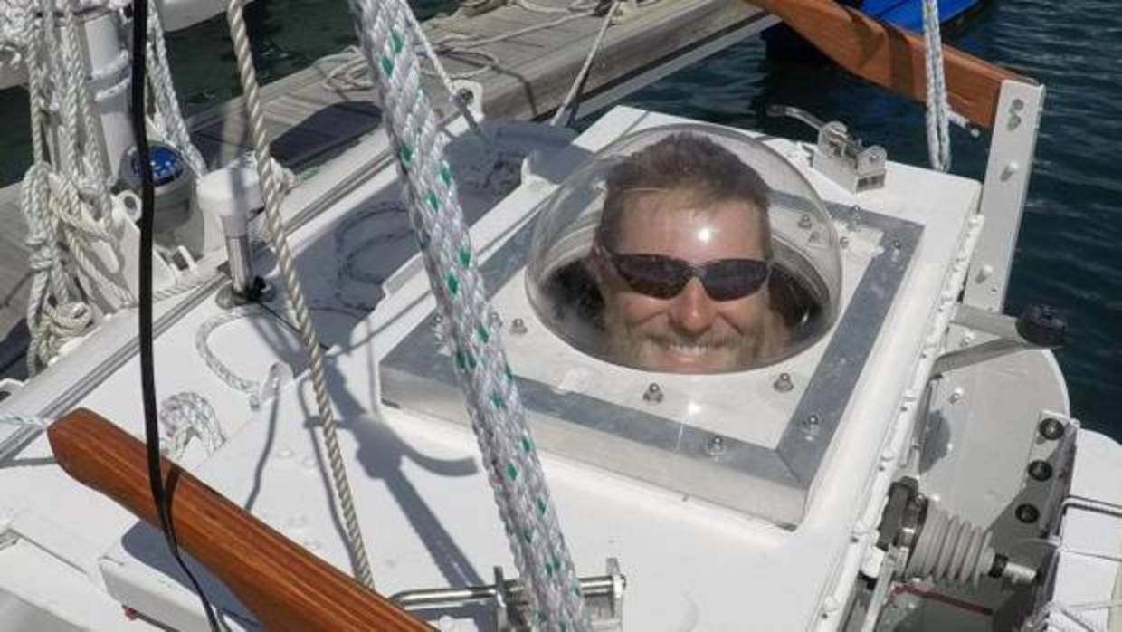 Matthew Kent haciendo una prueba de resistencia a su barco «Impávido»