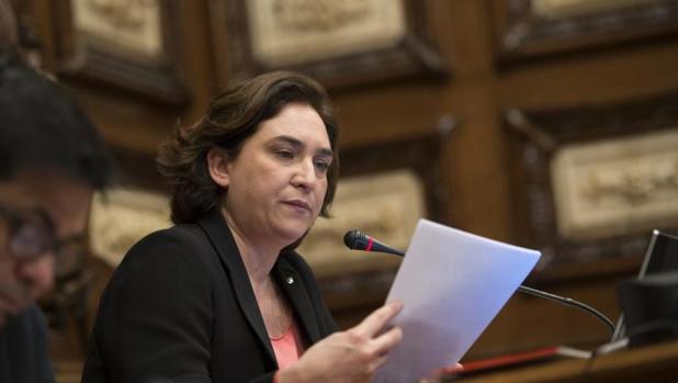 Colau y Agbar, tensión al alza con la municipalización de fondo