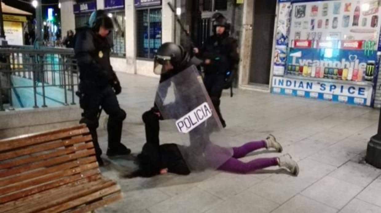 Una joven española detenida tras los destrozos en la plaza Lavapiés