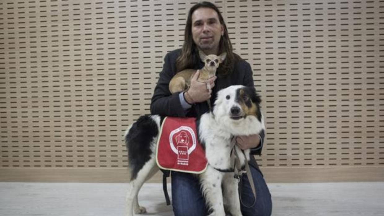 Israel González, director de la Oficina de Intervenciones Asistidas con Animales de la Universidad Rey Juan Carlos