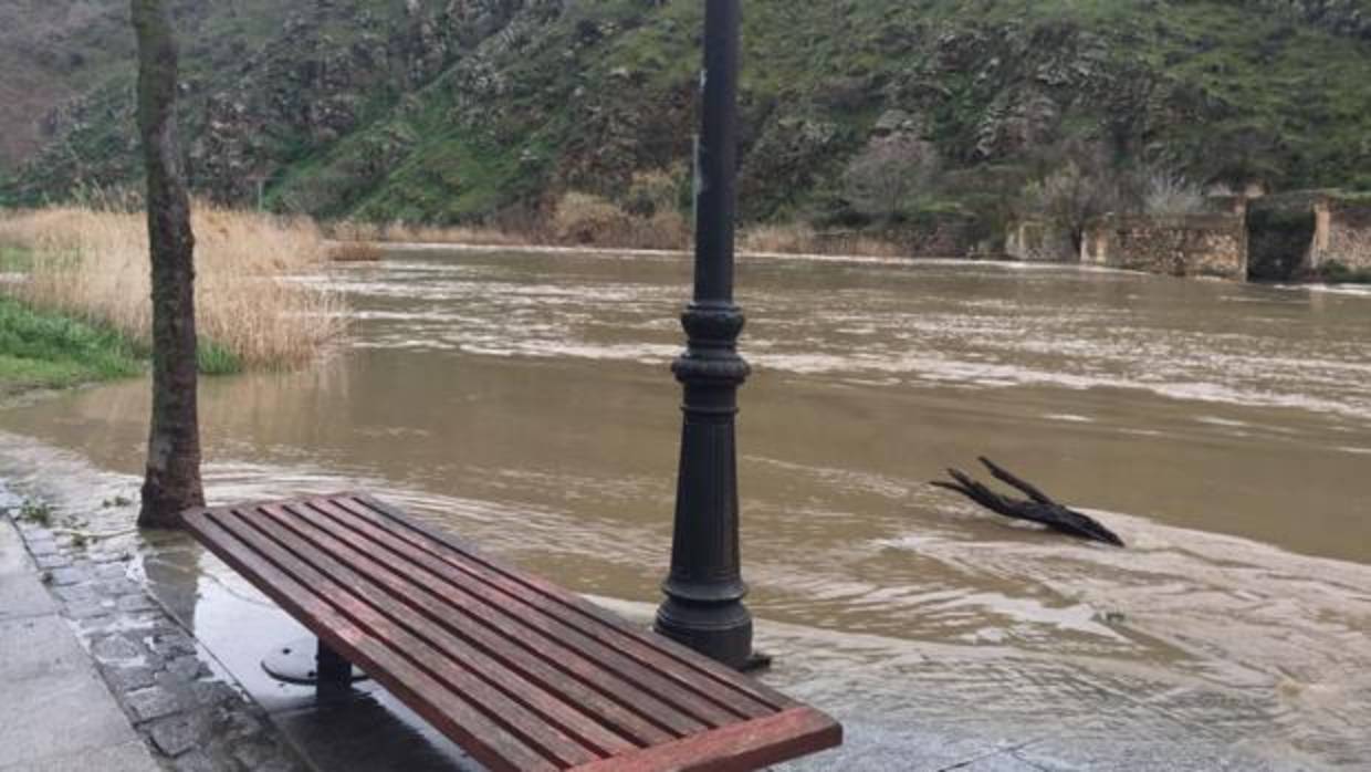 Se inundan las riberas del Tajo a su paso por Toledo