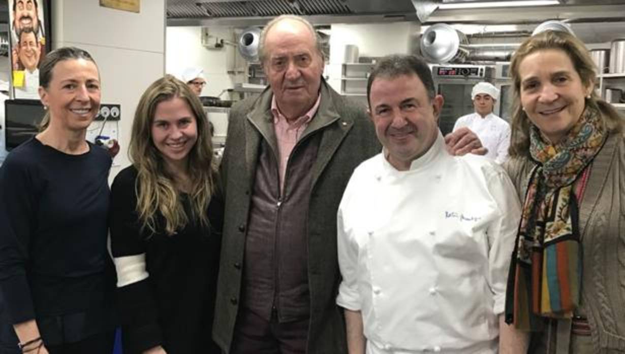 Don Juan Carlos y la infanta Elena visitan el restaurante del chef Martín Berasategui