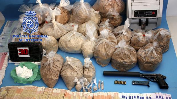 Golpe al narcotráfico en un chalet de Vilagarcía con 32 kilos de heroína intervenidos