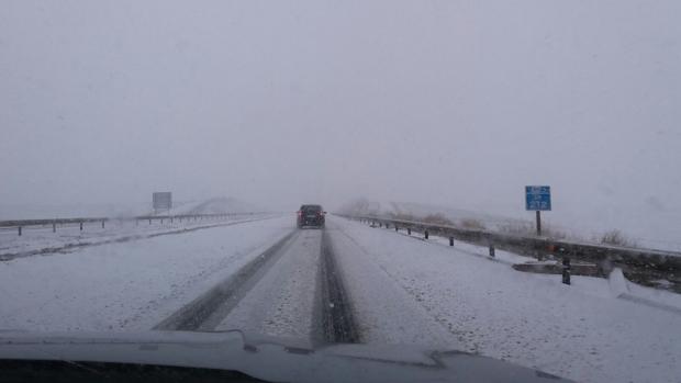 La autovía Zaragoza-Valencia, en apuros por la nieve