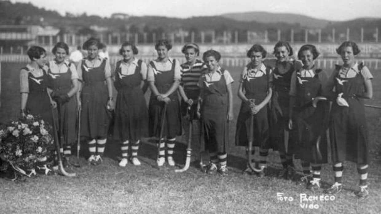 La plantilla del Atlántida Hockey Club, fundado en Vigo en 1932 por María Antonia Sanjurjo Salazar