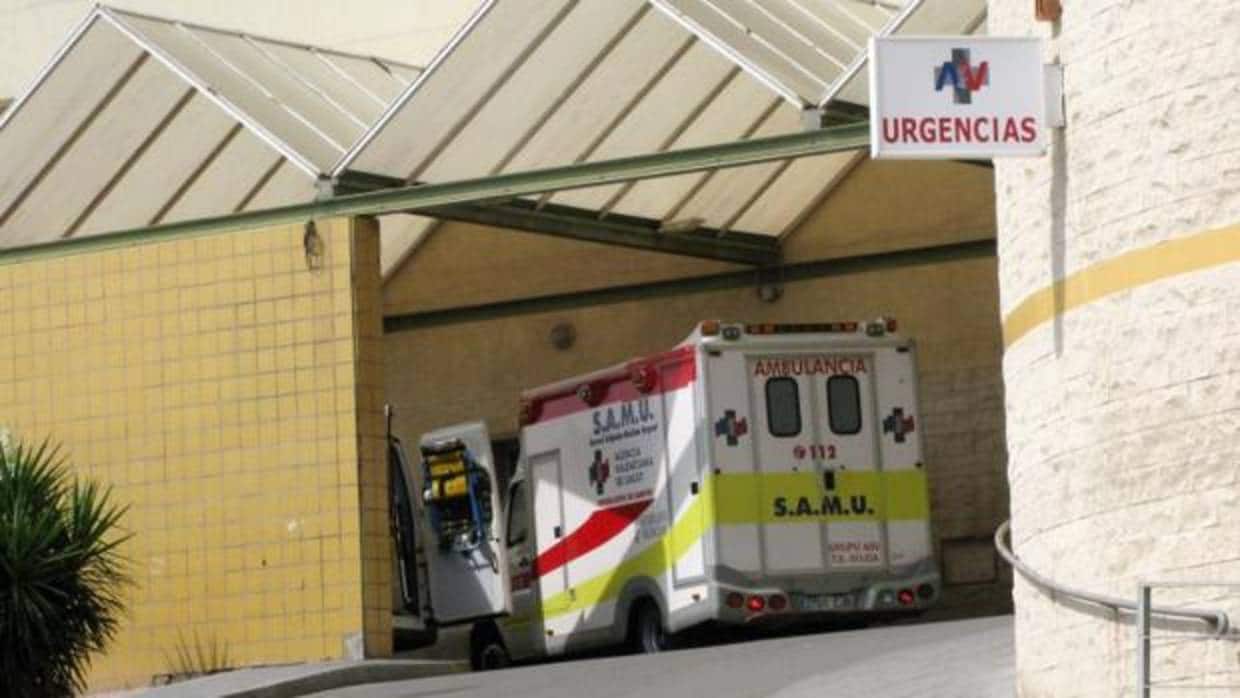 Una ambulancia del SAMU en un traslado de heridos a un centro hospitalario alicantino