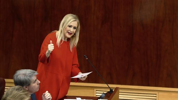 Cifuentes: «A los que queréis que me vaya: no me voy, voy a seguir siendo vuestra presidenta»